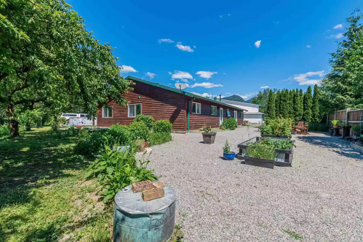 Dining Area Photo of 58465 Laidlaw Road, Laidlaw, BC