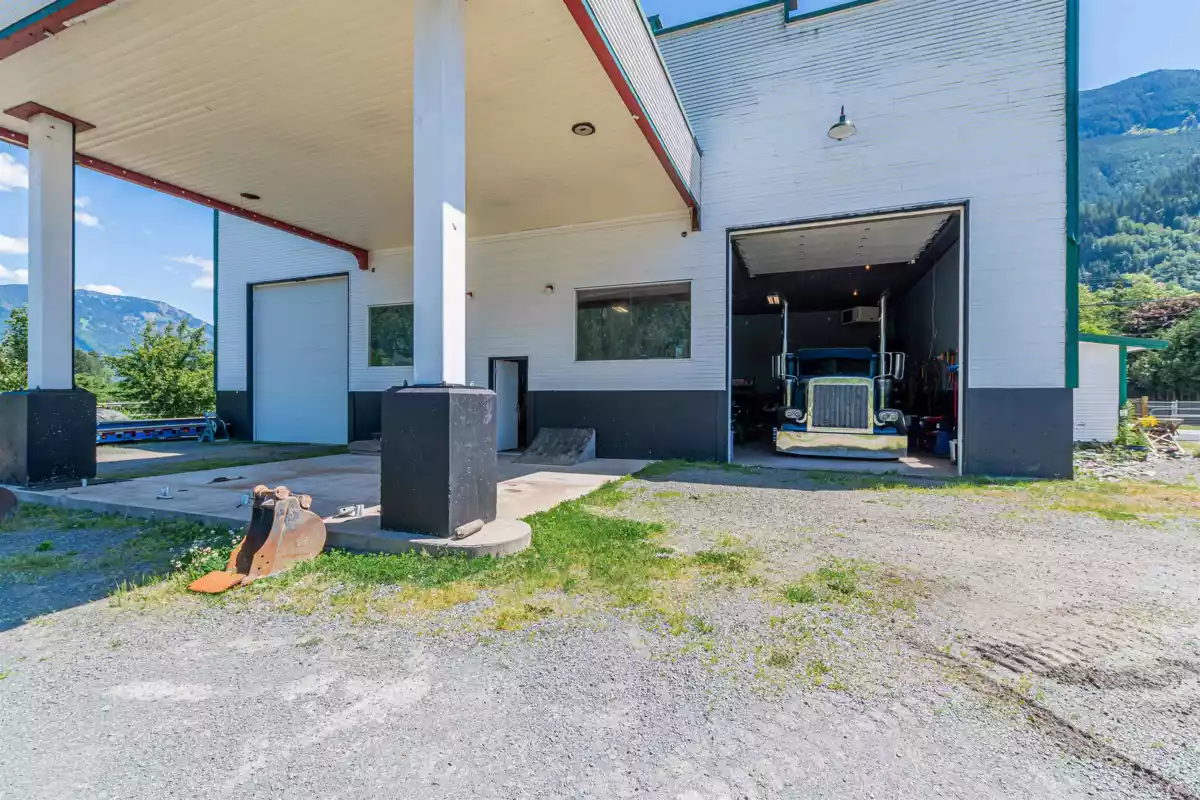 Hallway Photo of 58465 Laidlaw Road, Laidlaw, BC