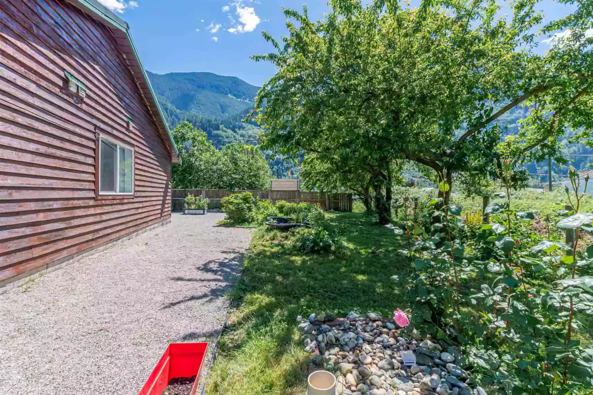 Kitchen Photo of 58465 Laidlaw Road, Laidlaw, BC