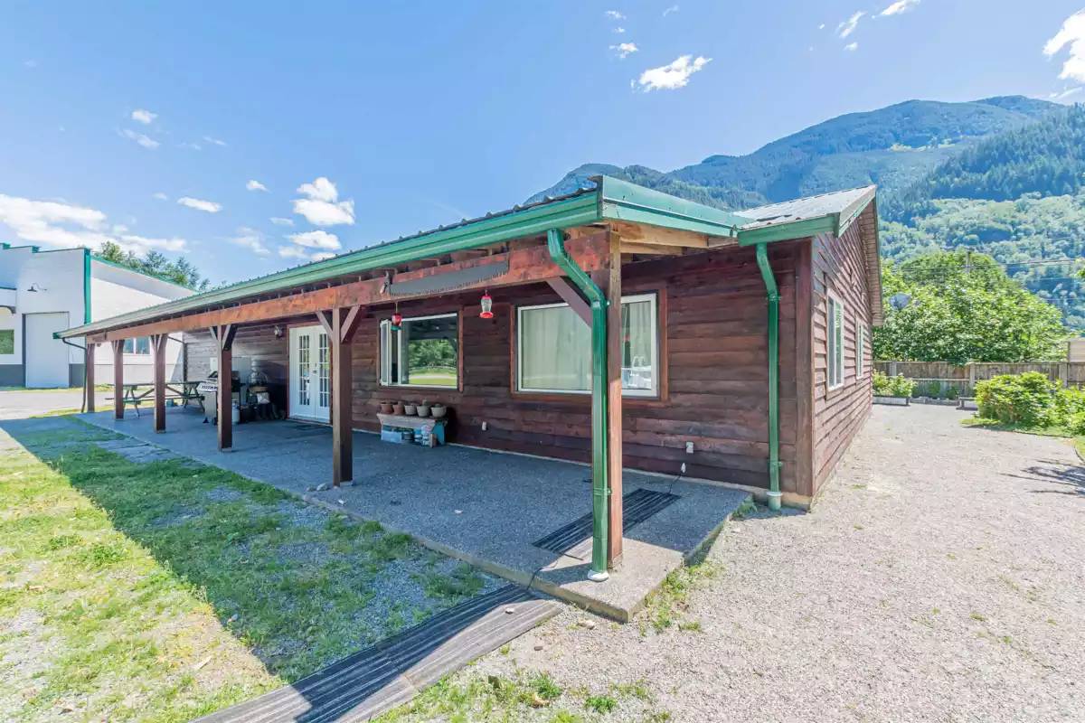 Laundry Room Photo of 58465 Laidlaw Road, Laidlaw, BC