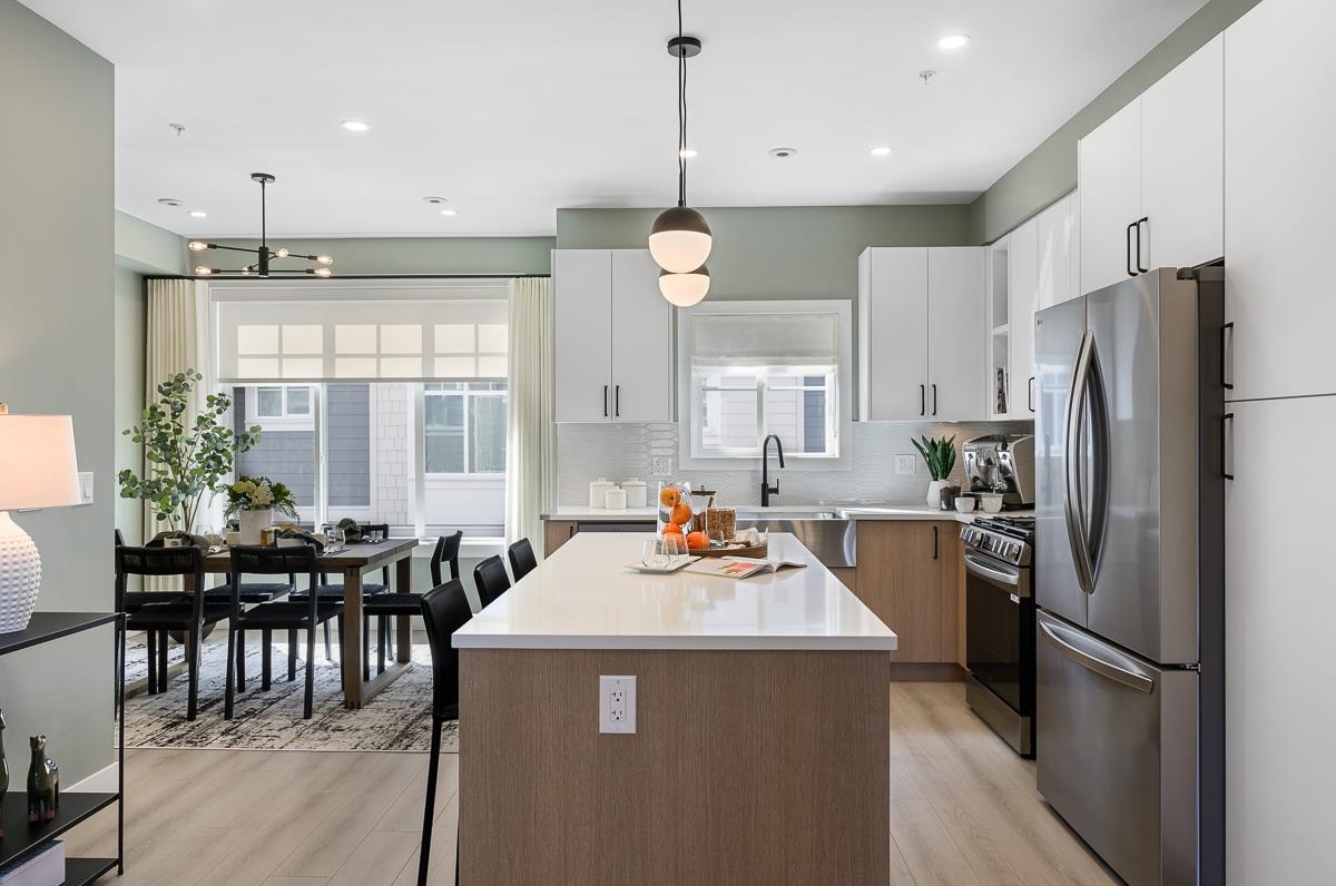 Living Room Photo of 33 7716 207 Street, Langley, BC