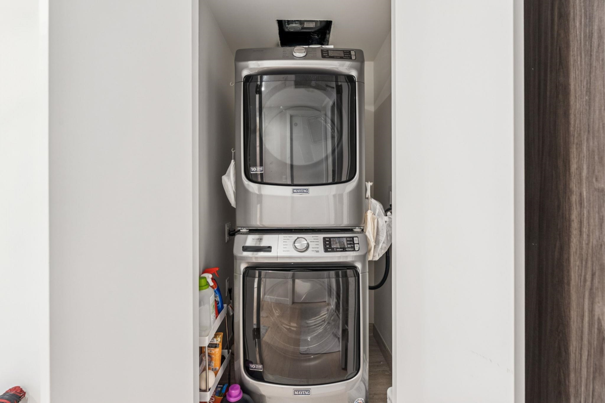 Laundry Room Photo of 1801 1335 Howe Street, Vancouver, BC