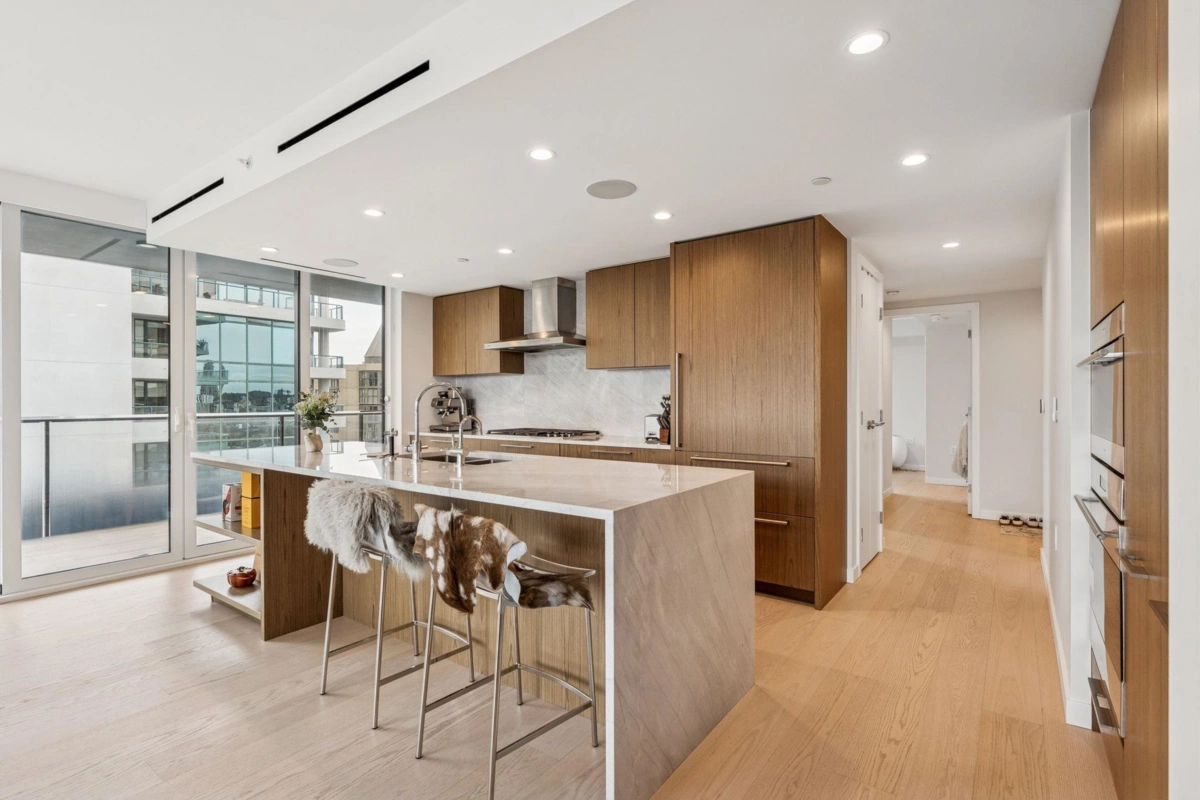 Walk-In Closet Photo of 1801 1335 Howe Street, Vancouver, BC