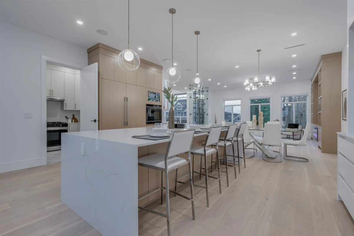 Kitchen Island Photo of 16647 18 Avenue, Surrey, BC