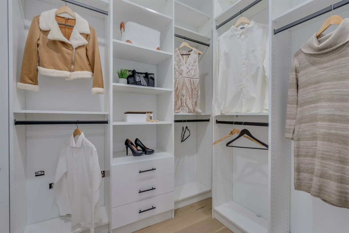 Mudroom Photo of 16647 18 Avenue, Surrey, BC