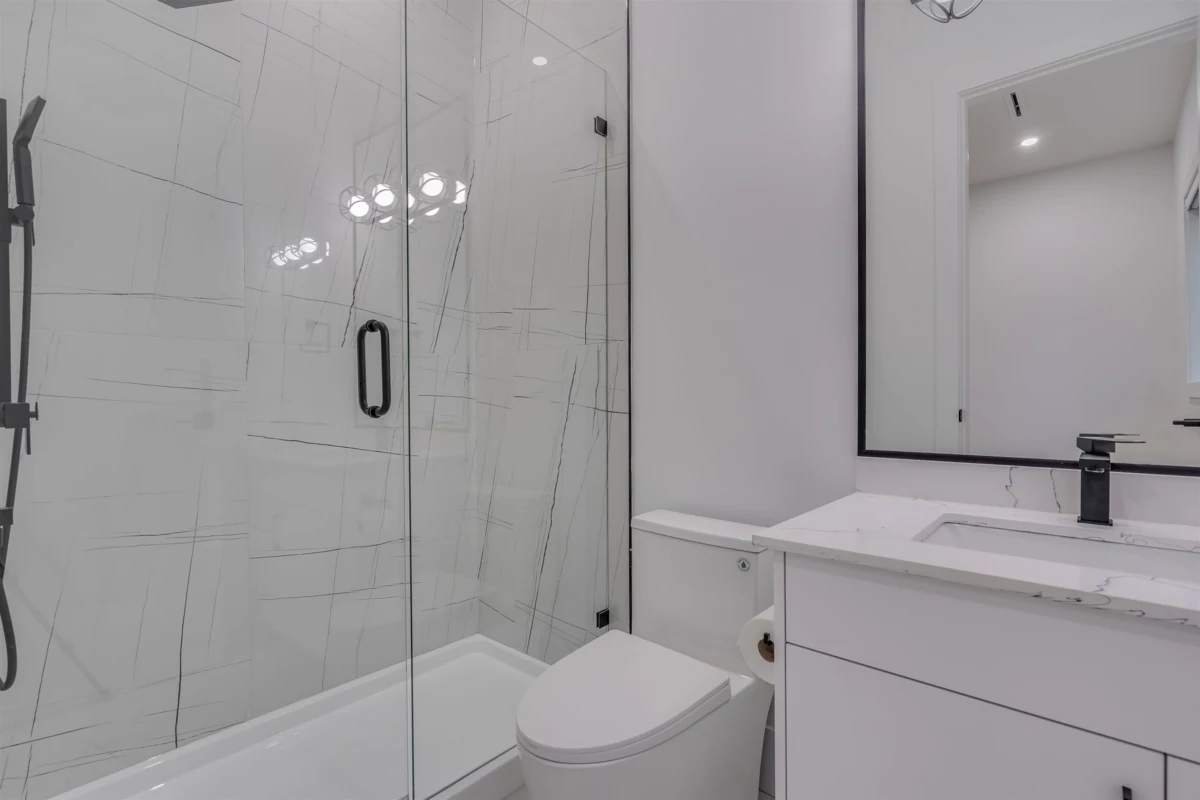 Primary Bathroom Photo of 16647 18 Avenue, Surrey, BC