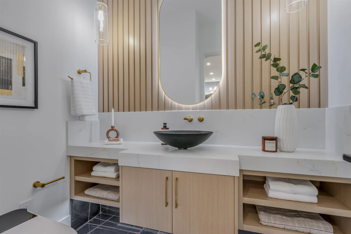 Walk-In Closet Photo of 16647 18 Avenue, Surrey, BC