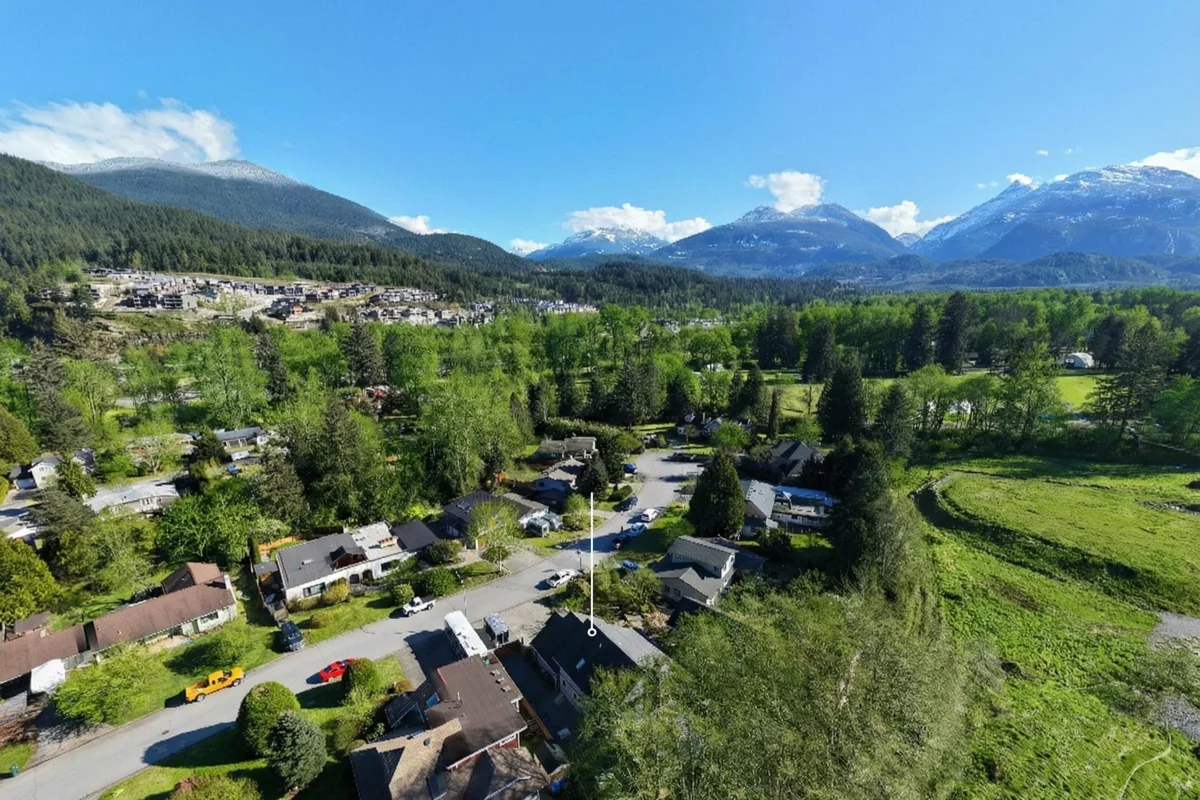 Community Amenities Photo (Clubhouse) of 41281 Meadow Avenue, Squamish, BC
