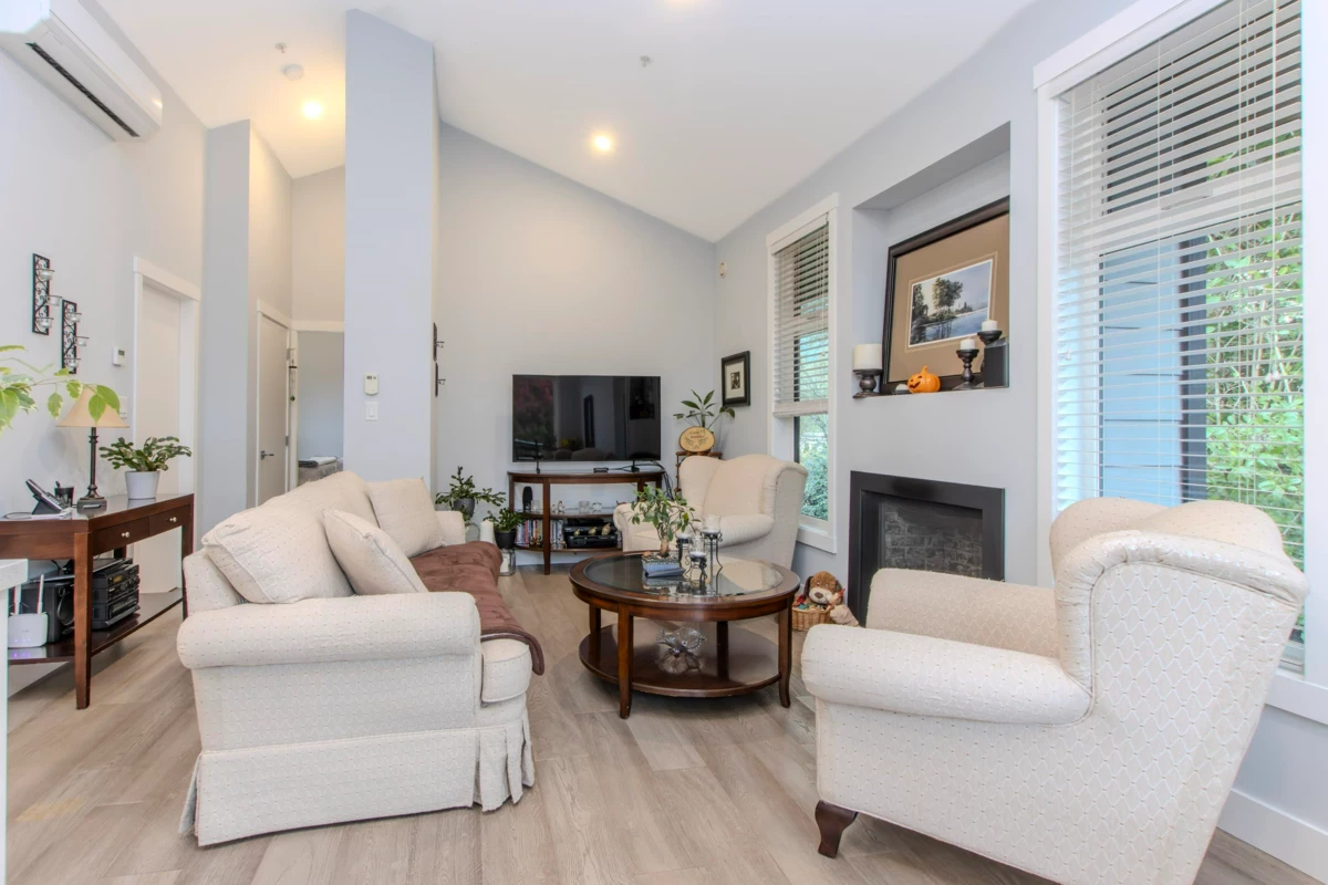 Entry Foyer Photo of 41281 Meadow Avenue, Squamish, BC