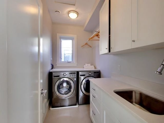 Primary Bathroom Photo of 4248 W 10th Avenue, Vancouver, BC
