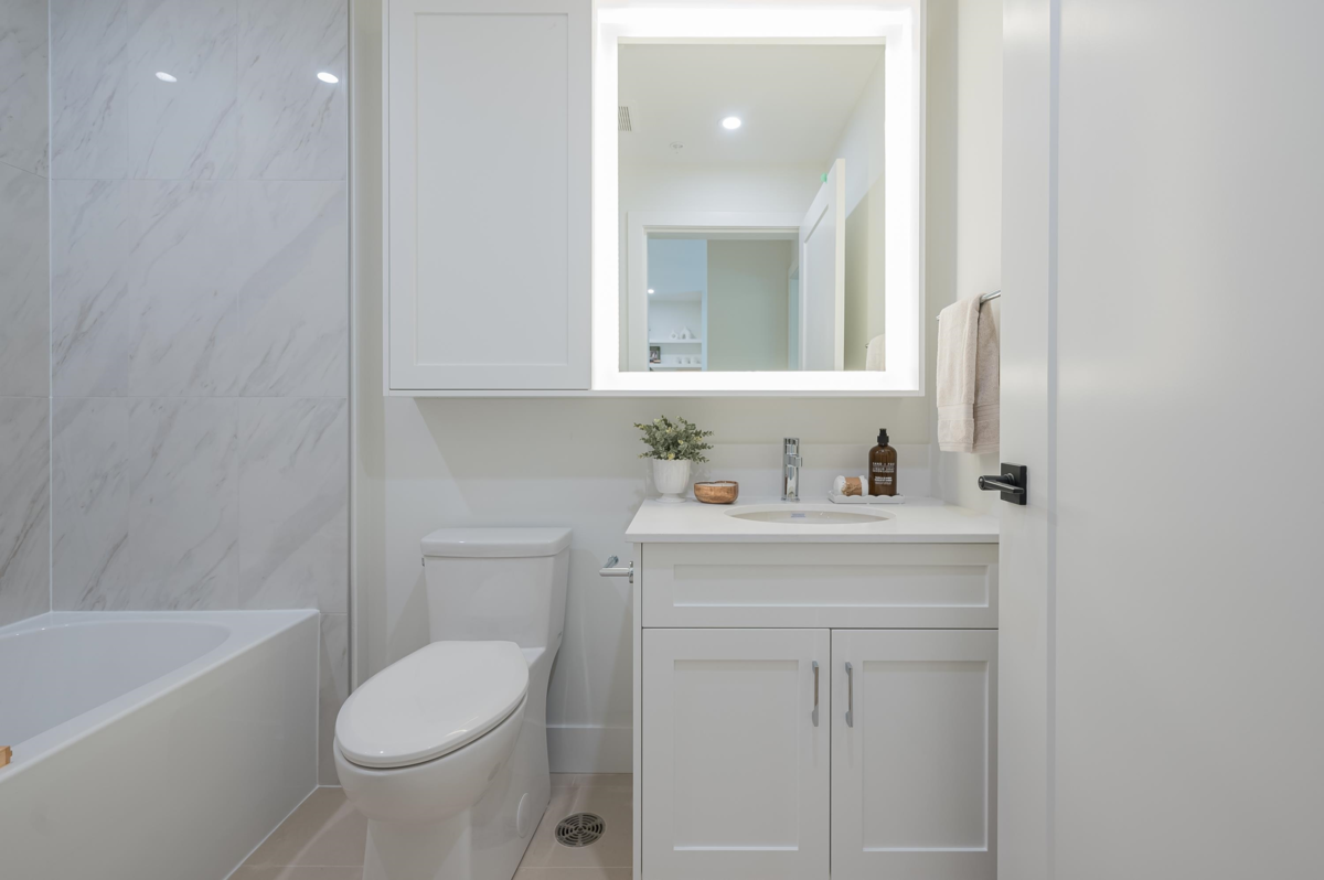 Guest Bathroom Photo of 211 46187 Thomas Road, Chilliwack, BC