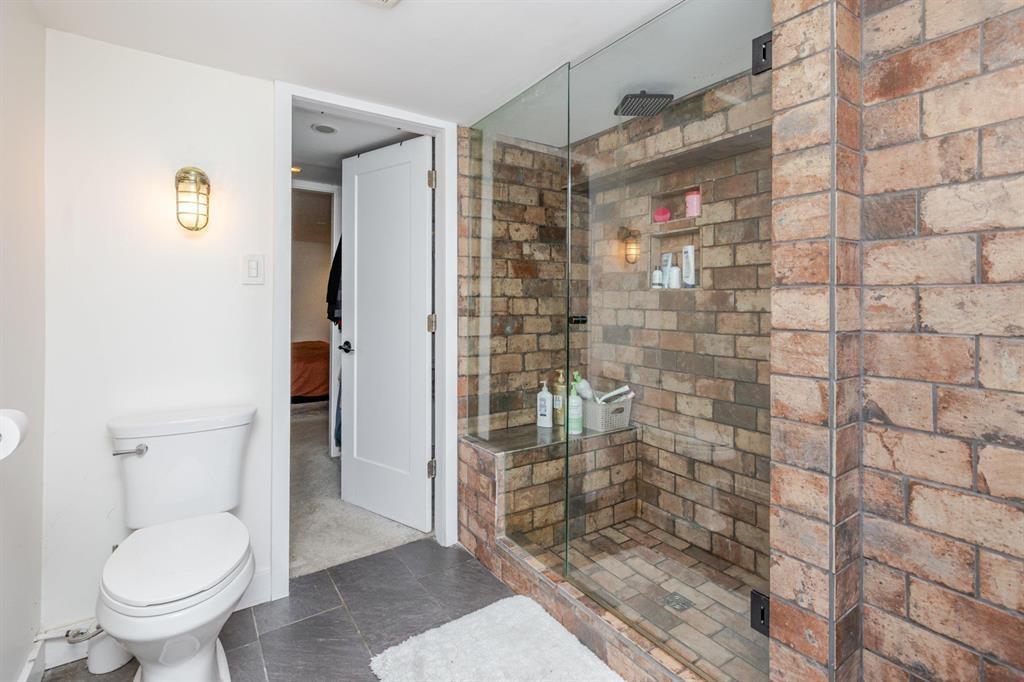 Garage Interior Photo of 33479 5 Avenue, Mission, BC