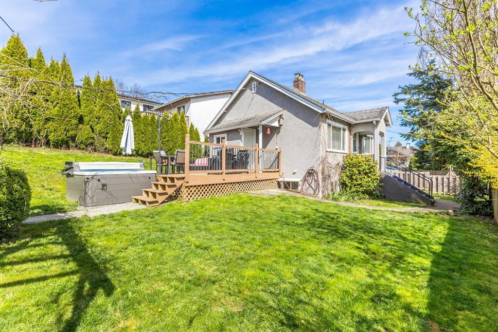 Living Room Photo of 33479 5 Avenue, Mission, BC