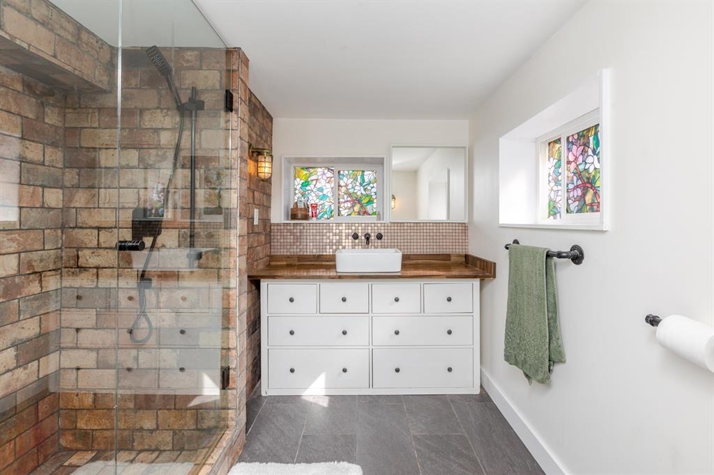 Staircase Photo of 33479 5 Avenue, Mission, BC