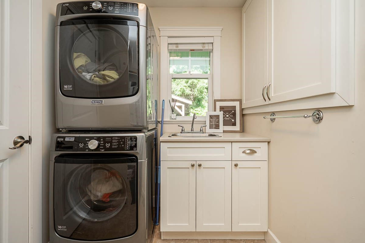 Entry Foyer Photo of 2942 Palm Crescent, Abbotsford, BC