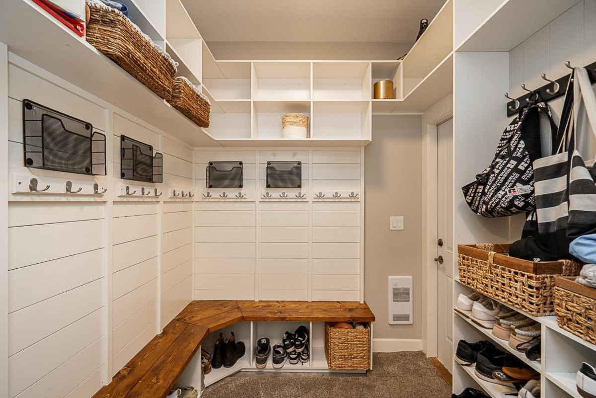 Hallway Photo of 2942 Palm Crescent, Abbotsford, BC