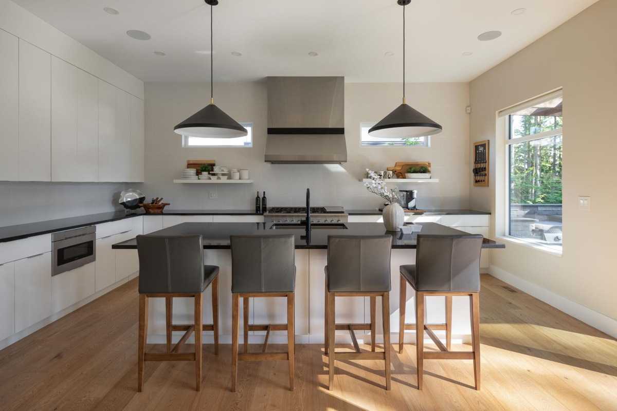 Living Room Photo of 1510 Crystal Creek Drive, Anmore, BC