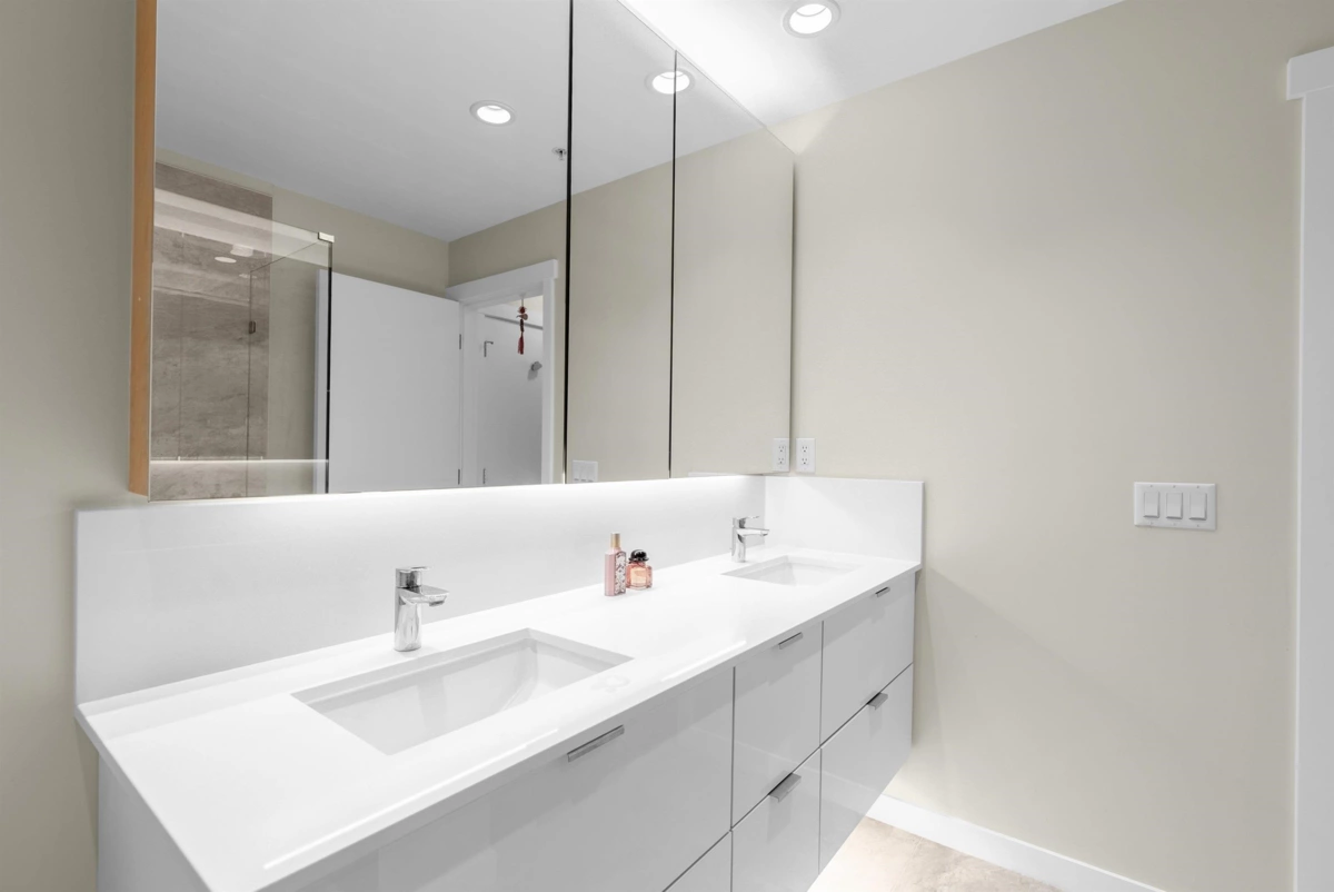 Primary Bathroom Photo of 315 9233 Odlin Road, Richmond, BC