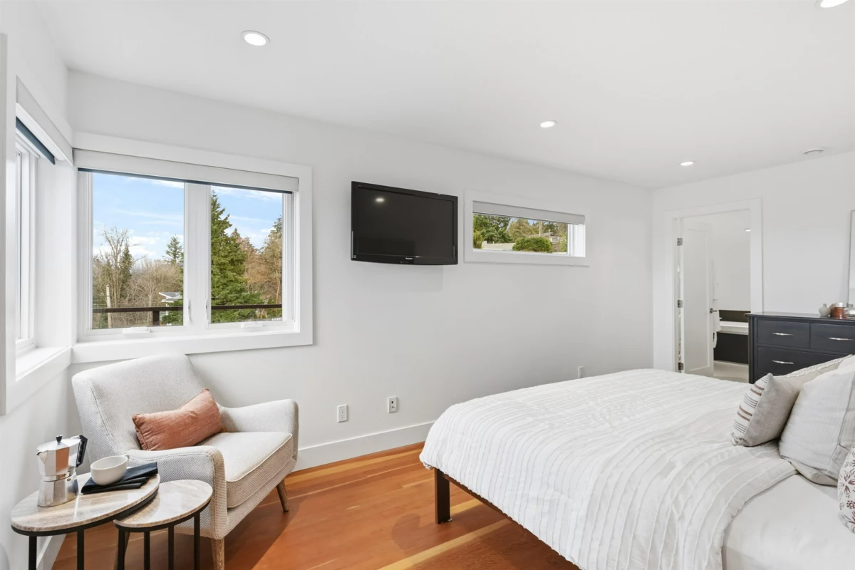 Entry Foyer Photo of 4850 Eton Street, Burnaby, BC