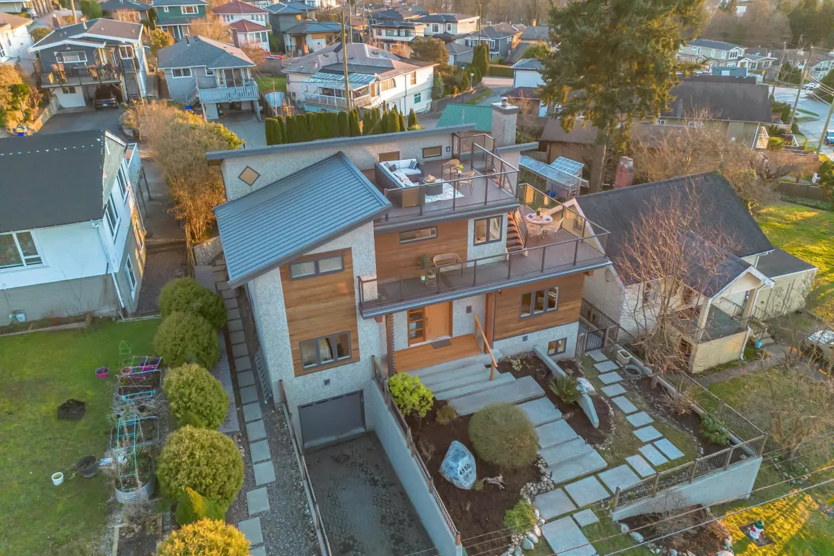 Garden / Landscaping Photo of 4850 Eton Street, Burnaby, BC