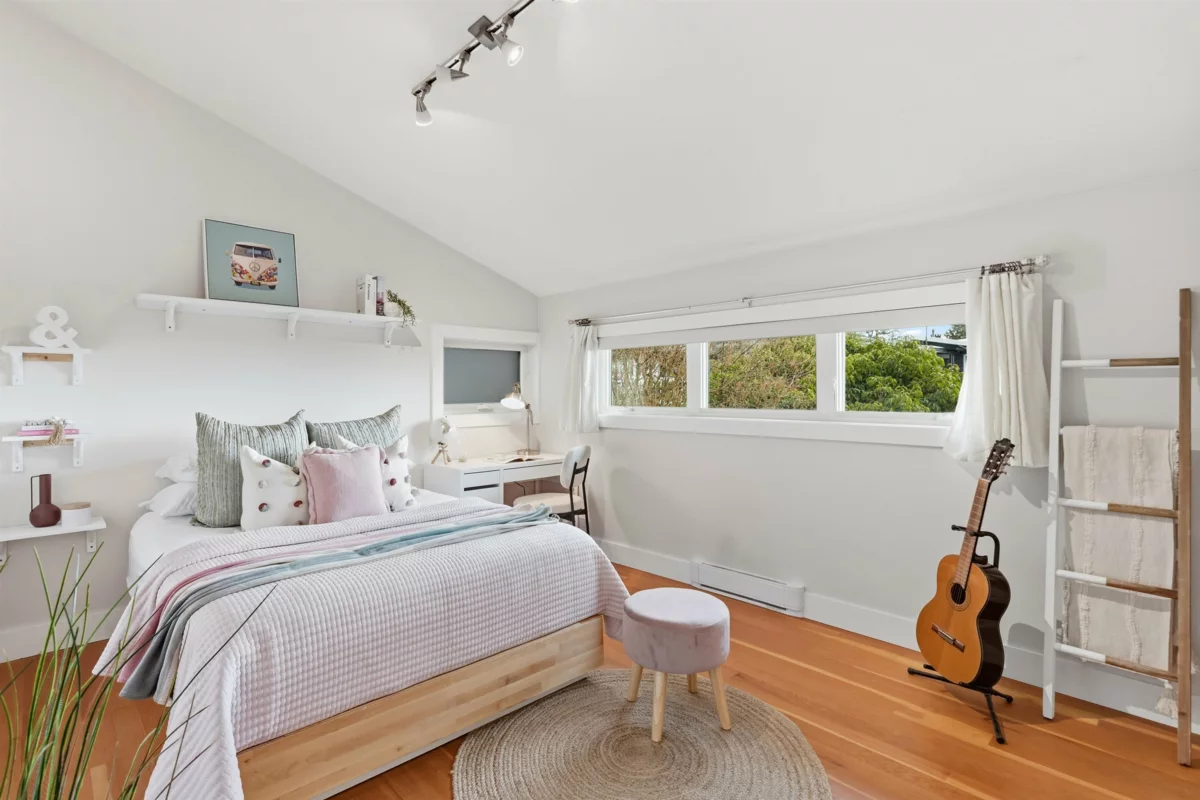 Swimming Pool Photo of 4850 Eton Street, Burnaby, BC