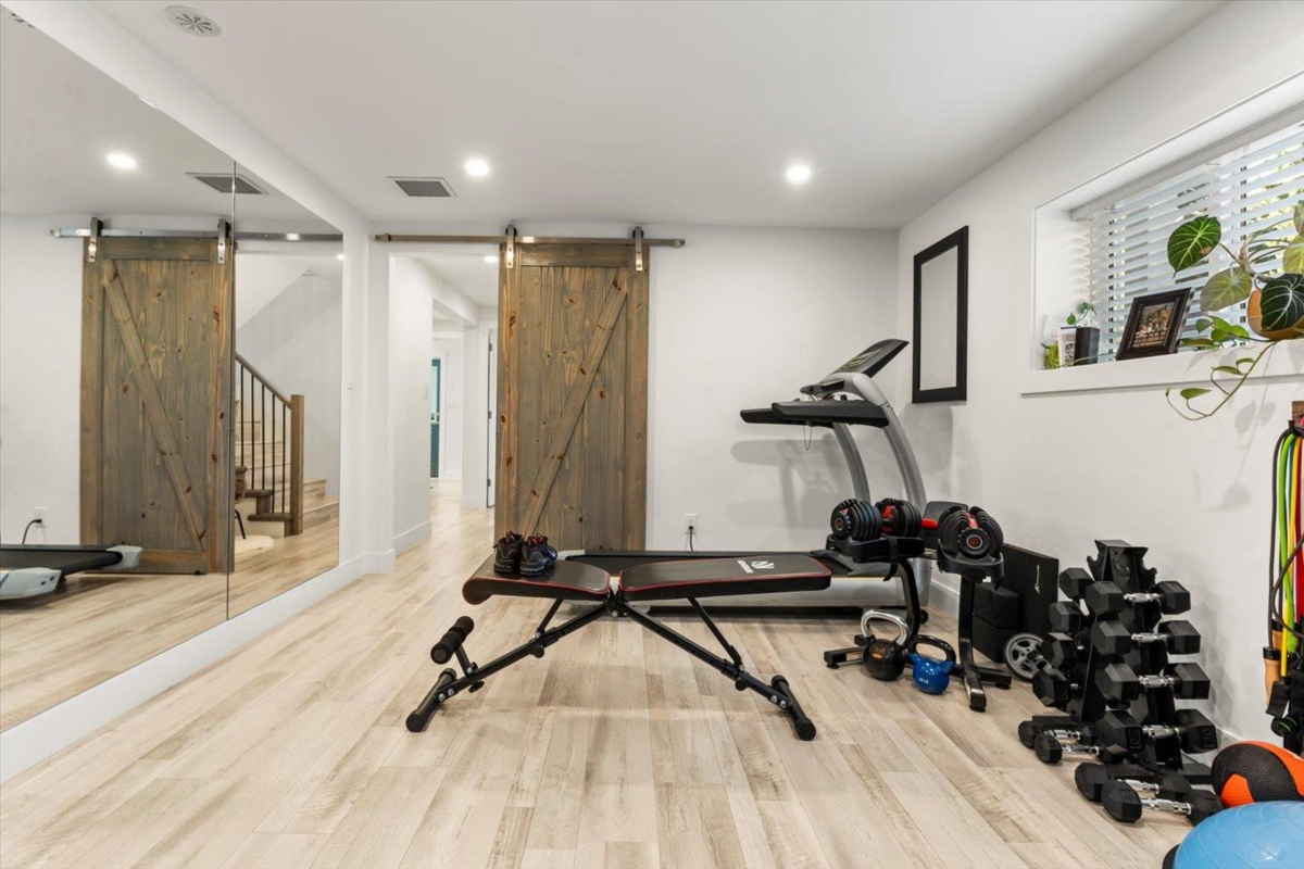 Basement Recreation Room Photo of 540 Naismith Avenue, Harrison Hot Springs, BC