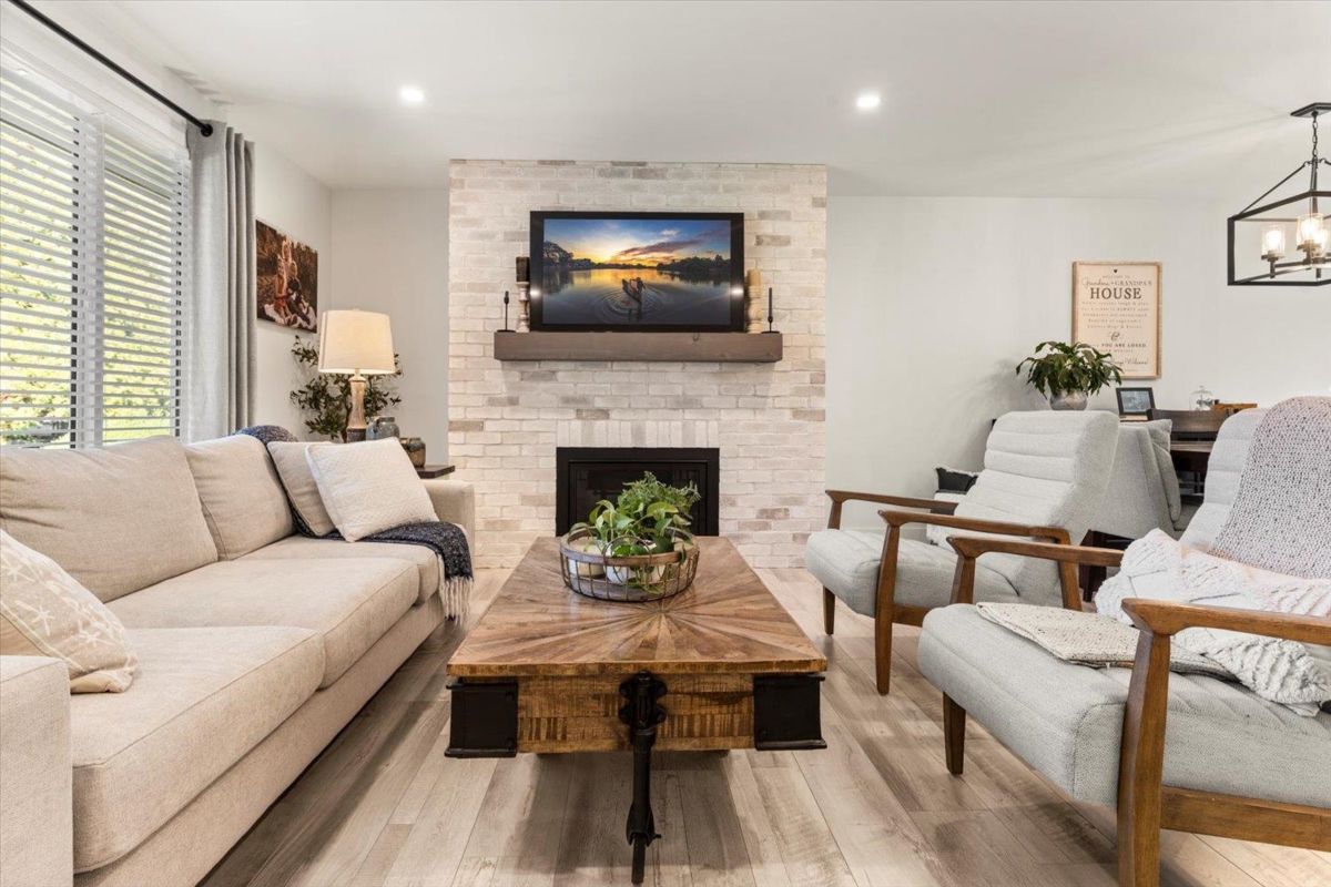 Dining Area Photo of 540 Naismith Avenue, Harrison Hot Springs, BC