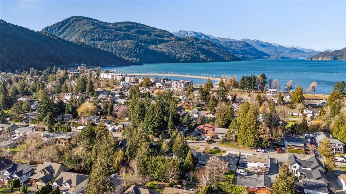 Garden / Landscaping Photo of 540 Naismith Avenue, Harrison Hot Springs, BC