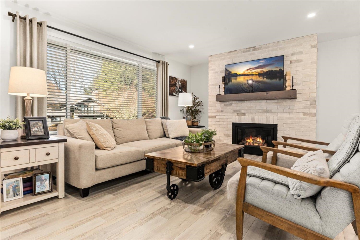 Kitchen Photo of 540 Naismith Avenue, Harrison Hot Springs, BC