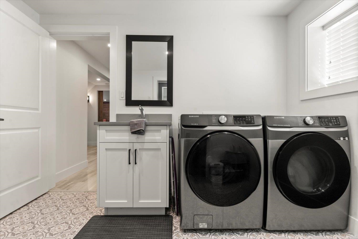 Laundry Room Photo of 540 Naismith Avenue, Harrison Hot Springs, BC