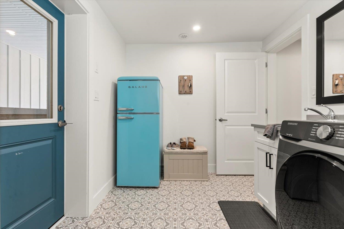 Mudroom Photo of 540 Naismith Avenue, Harrison Hot Springs, BC