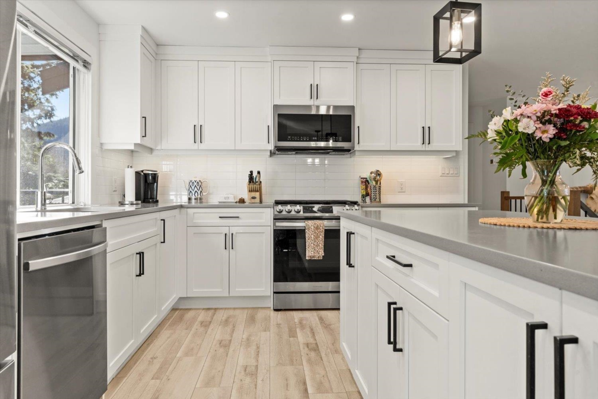 Primary Bedroom Photo of 540 Naismith Avenue, Harrison Hot Springs, BC