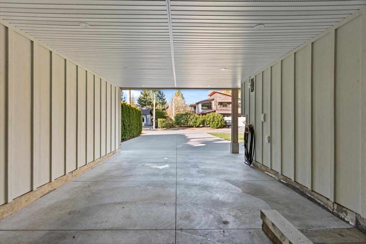 Staircase Photo of 540 Naismith Avenue, Harrison Hot Springs, BC