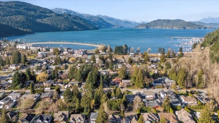 540 Naismith Avenue, Harrison Hot Springs, BC, Harrison Hot Springs — Single Family Residence for sale