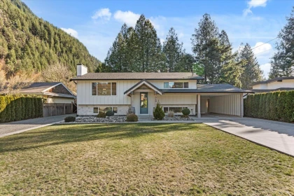 540 Naismith Avenue, Harrison Hot Springs, BC, Harrison Hot Springs — Single Family Residence for sale