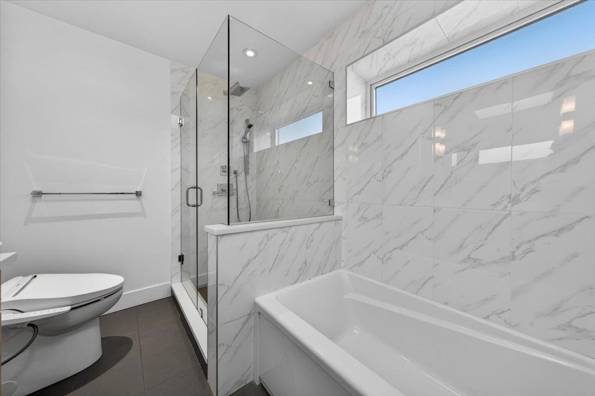 Bedroom 3 Photo of 2 252 E 19th Street, North Vancouver, BC