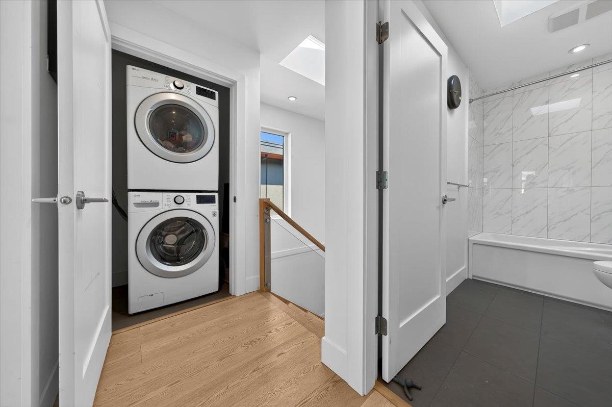 Bedroom 4 Photo of 2 252 E 19th Street, North Vancouver, BC