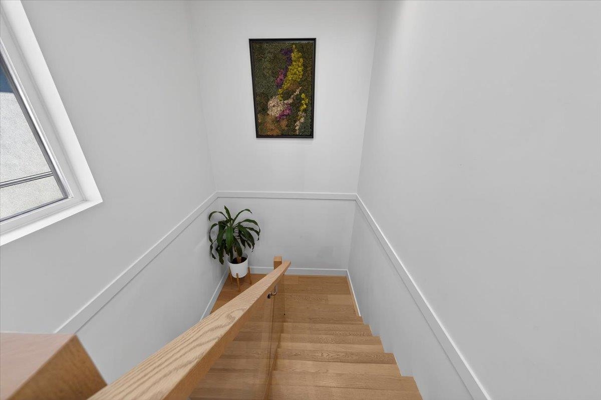 Loft / Bonus Room Photo of 2 252 E 19th Street, North Vancouver, BC