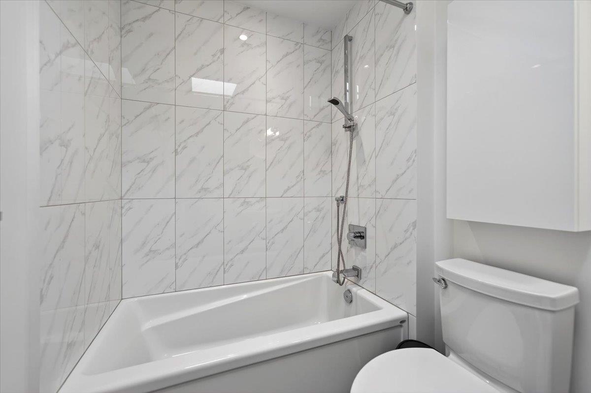 Office / Den Photo of 2 252 E 19th Street, North Vancouver, BC