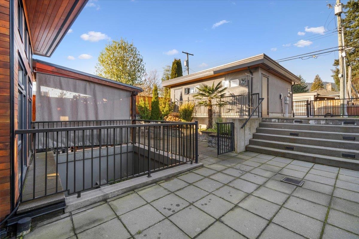 Outdoor Patio Photo of 2 252 E 19th Street, North Vancouver, BC