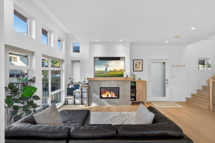 2 252 E 19th Street, North Vancouver, BC
