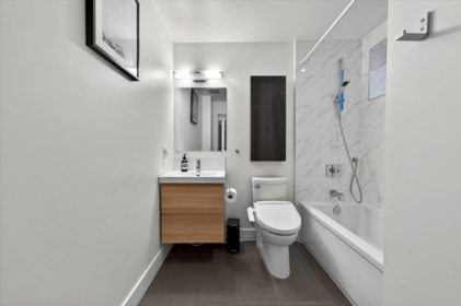 Mudroom Photo of 2 252 E 19th Street, North Vancouver, BC