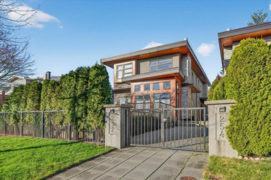 2 252 E 19th Street, North Vancouver, BC