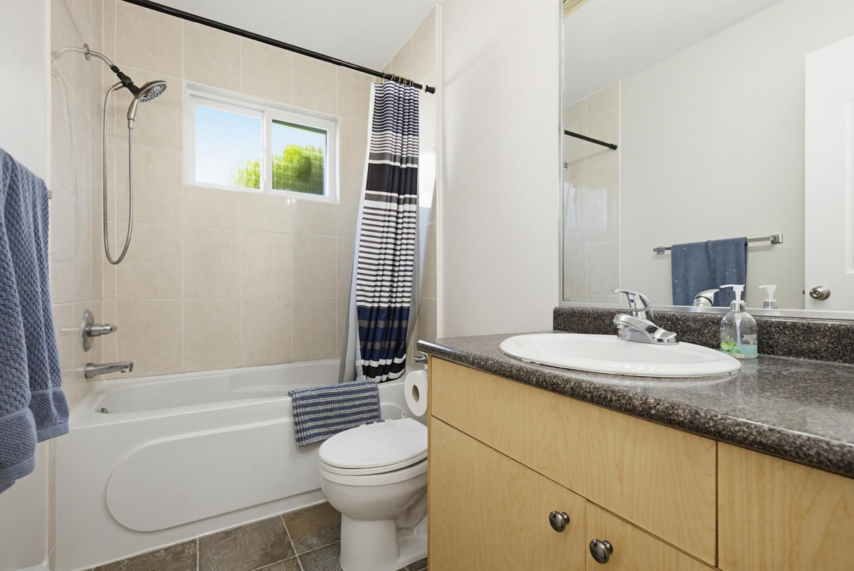 Kitchen Island Photo of 8052 Topper Drive, Mission, BC