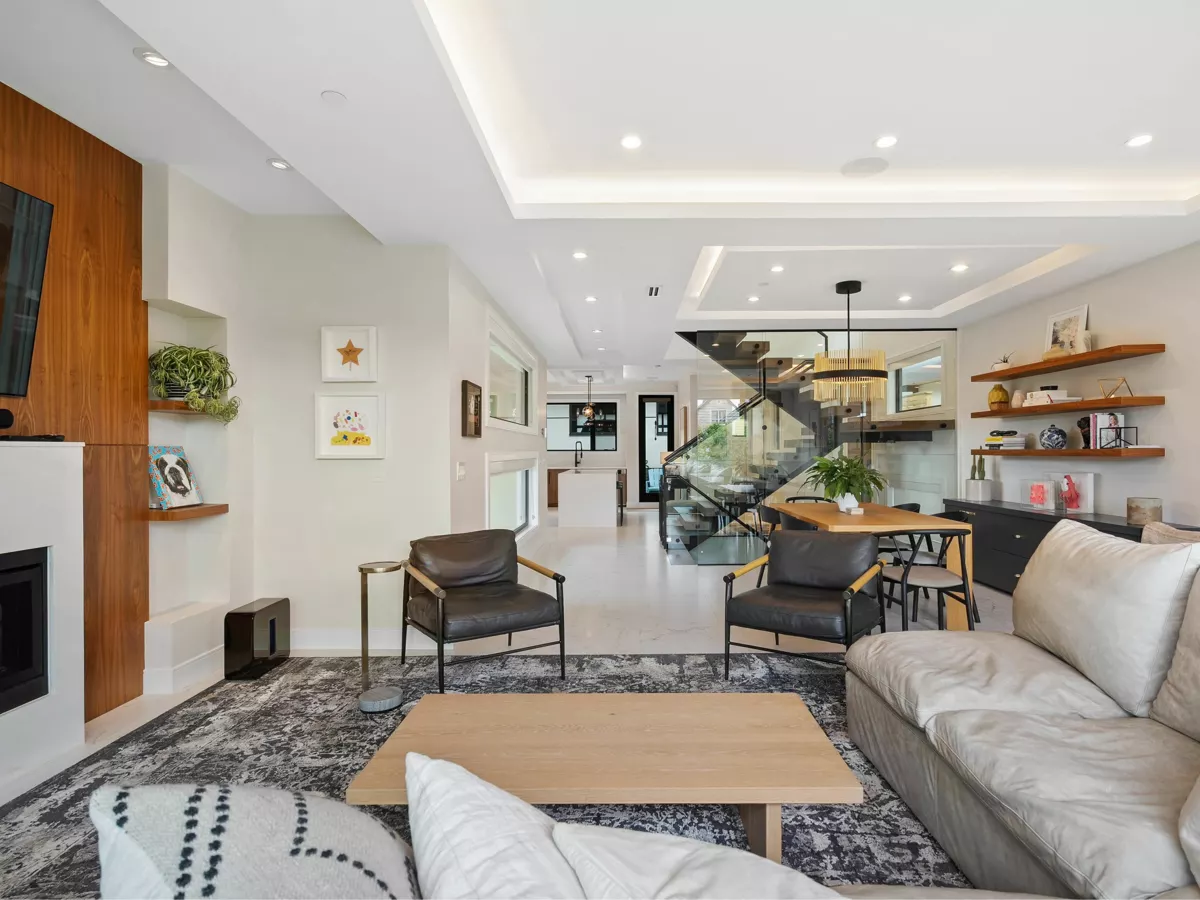 Kitchen Island Photo of 1295 Duchess Avenue, West Vancouver, BC