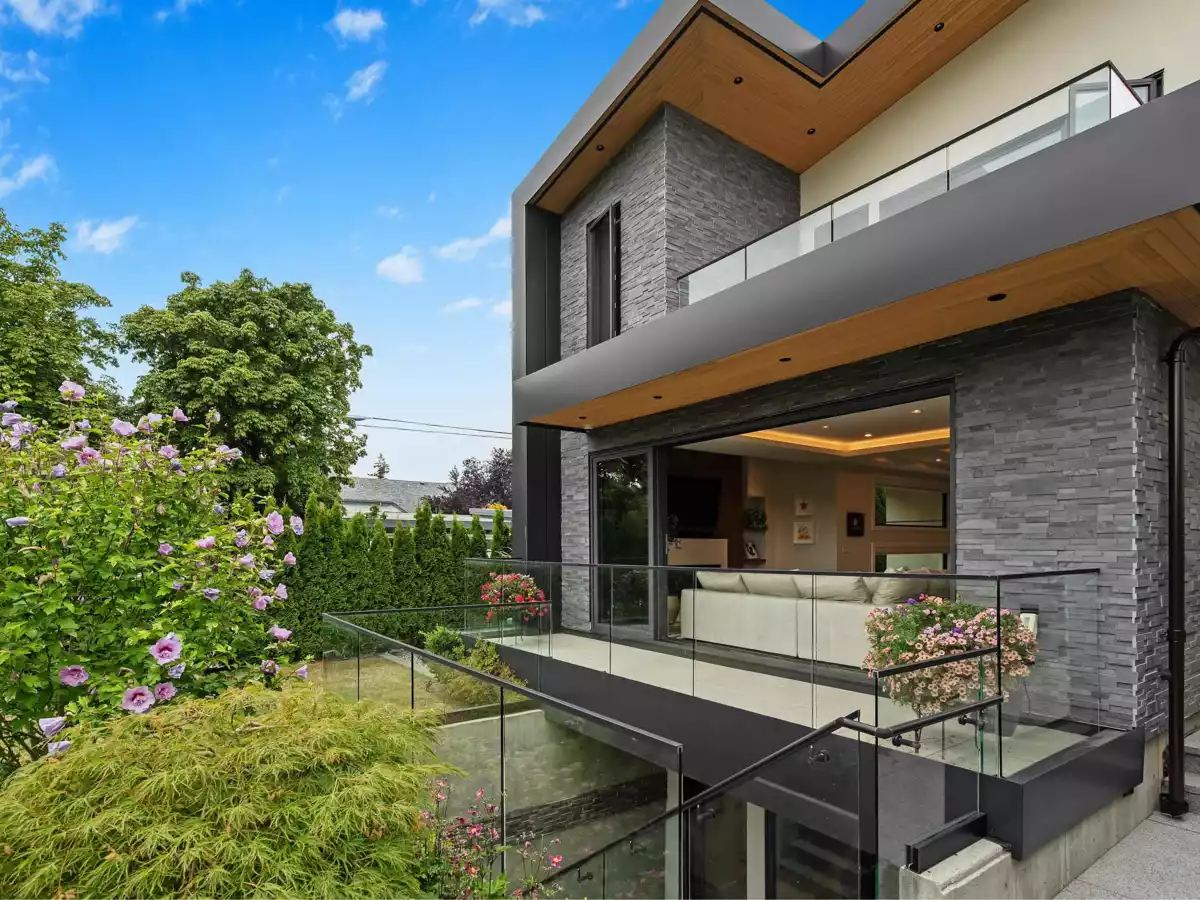Kitchen Photo of 1295 Duchess Avenue, West Vancouver, BC