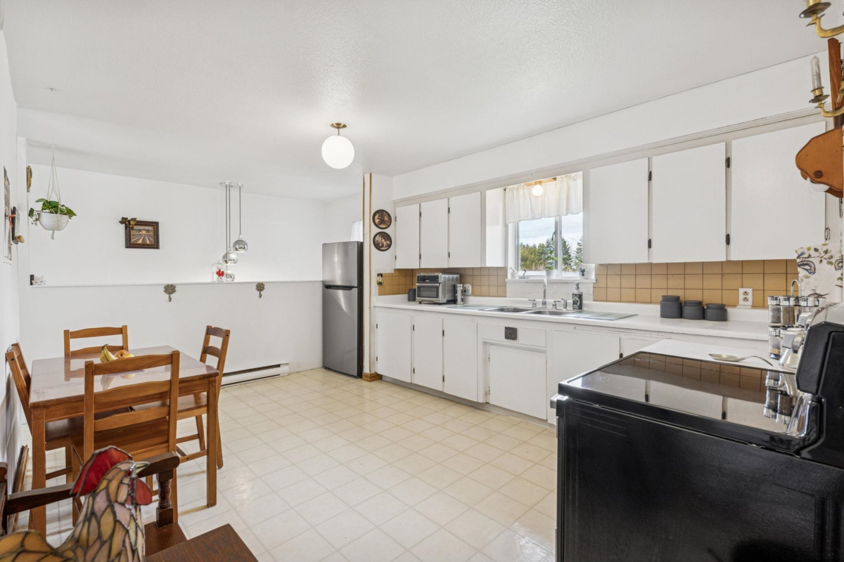 Breakfast Nook Photo of 17311 Westminster Highway, Richmond, BC