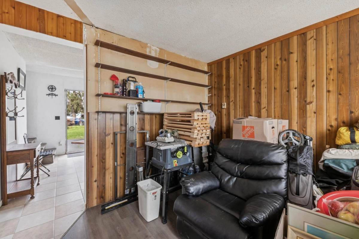 Entry Foyer Photo of 17311 Westminster Highway, Richmond, BC
