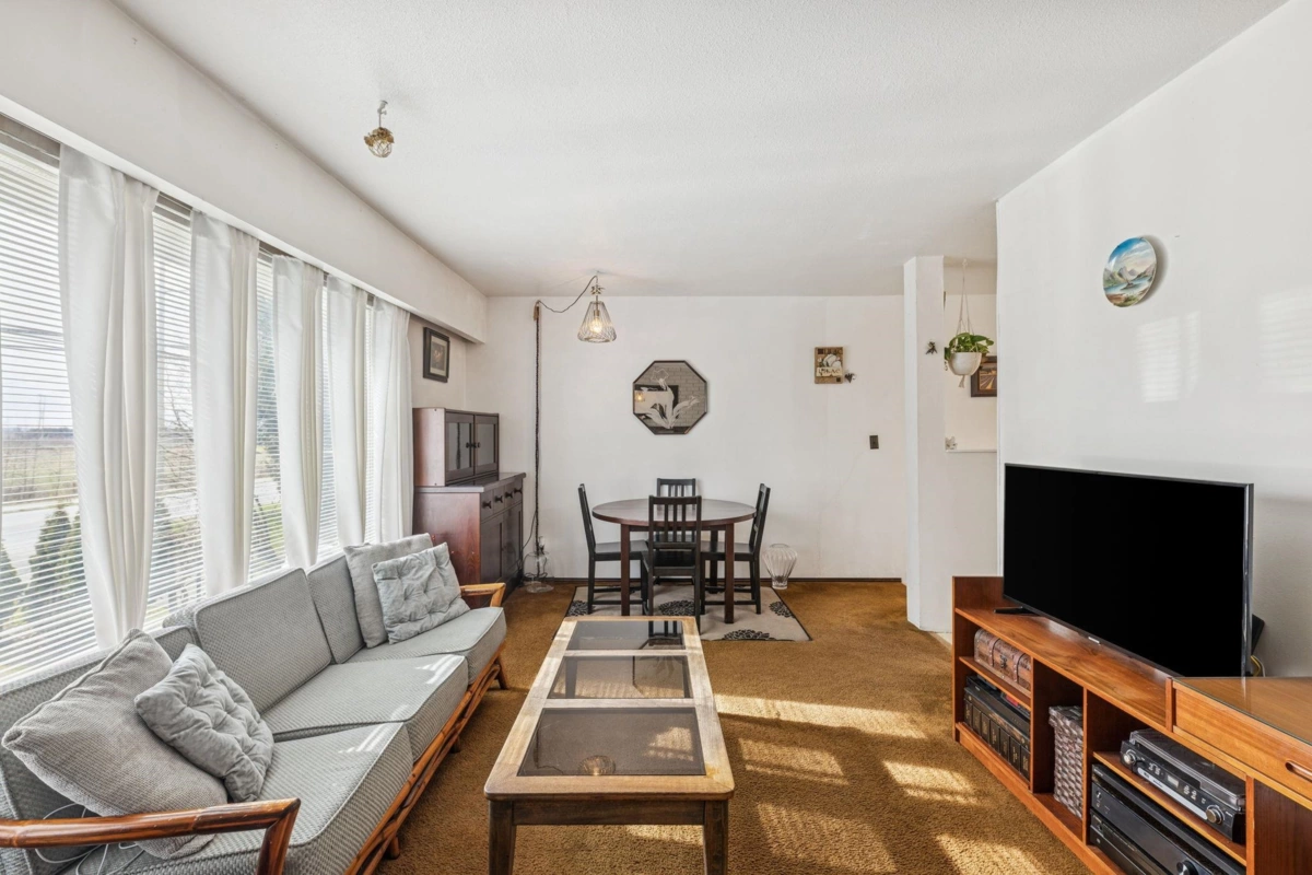 Kitchen Island Photo of 17311 Westminster Highway, Richmond, BC