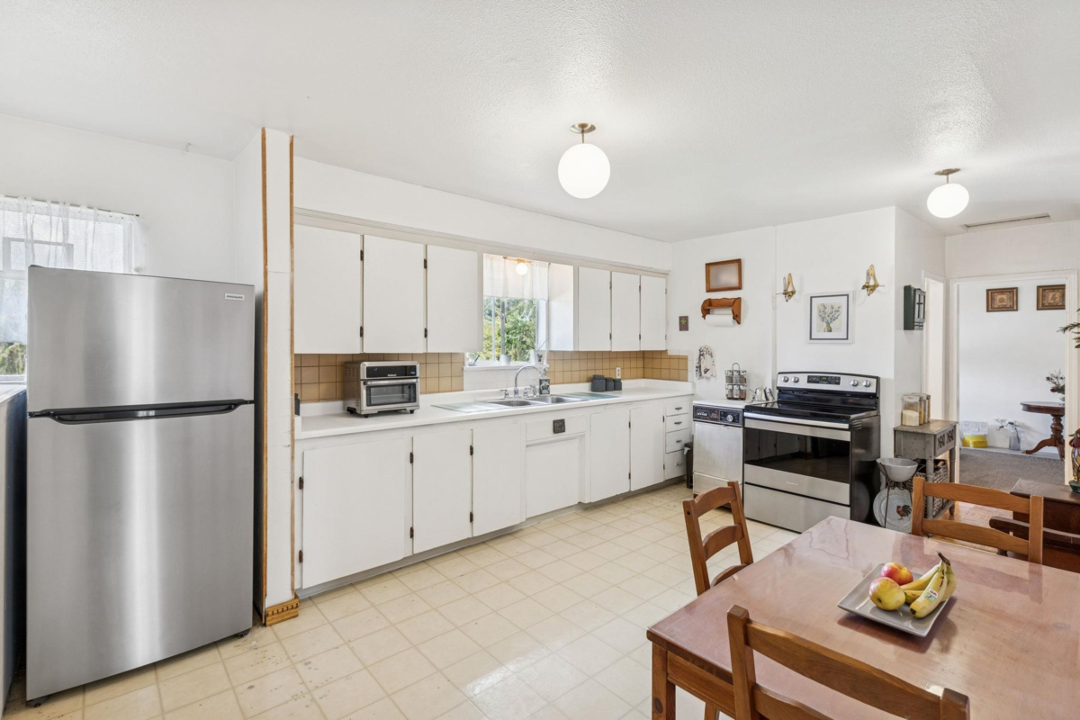 Primary Bathroom Photo of 17311 Westminster Highway, Richmond, BC